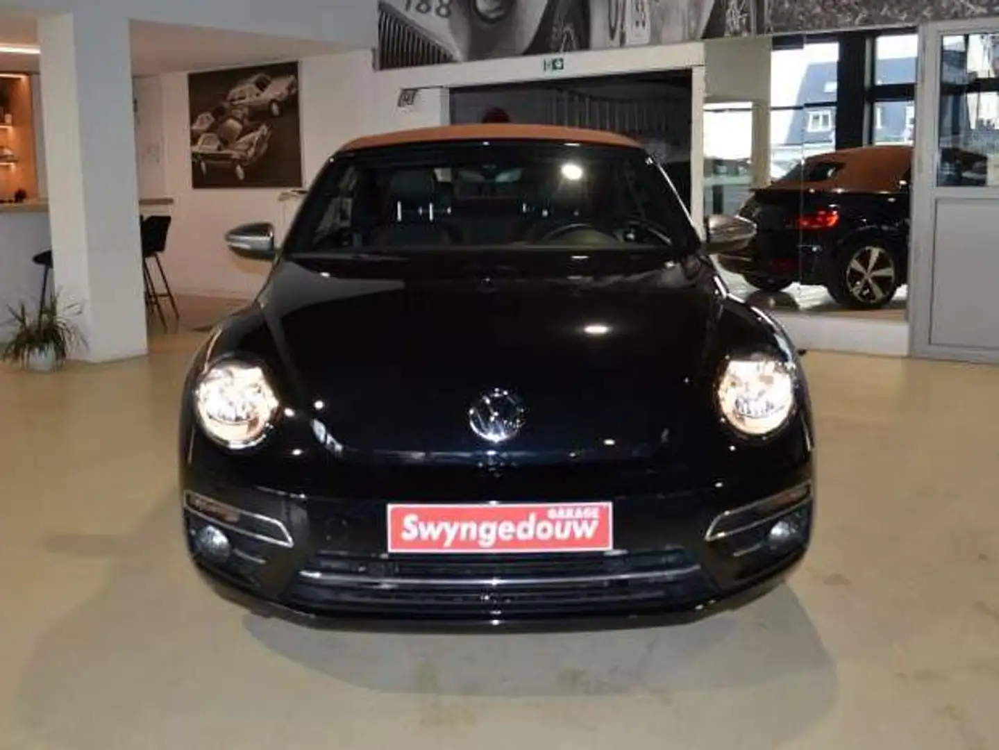 Volkswagen Beetle Cabriolet 1.2 TSI Karmann DSG Zwart - 2
