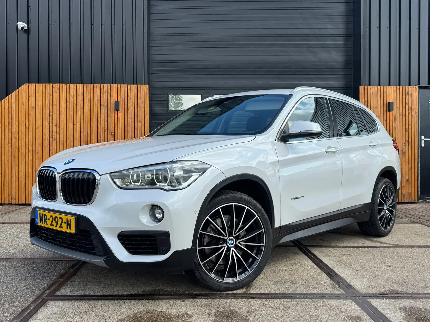 BMW X1 SDrive20i High Exe. Adapt. cruise | Clima | Trekha Wit - 1