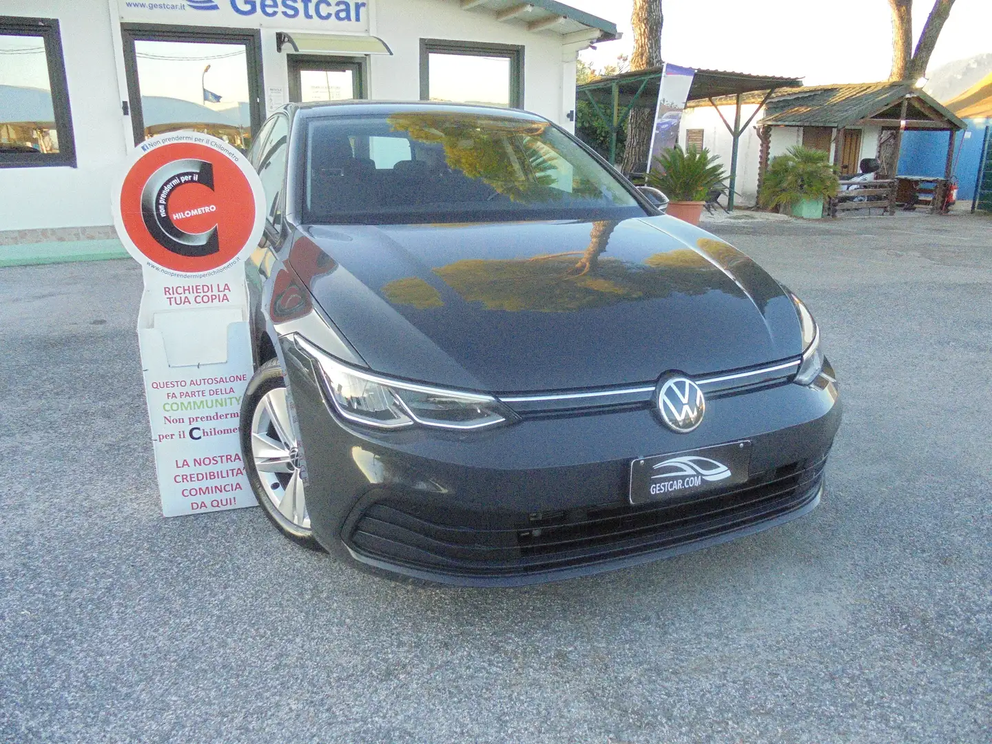 Volkswagen Golf Golf VIII 2020 1.0 etsi evo Life 110cv dsg Grijs - 2