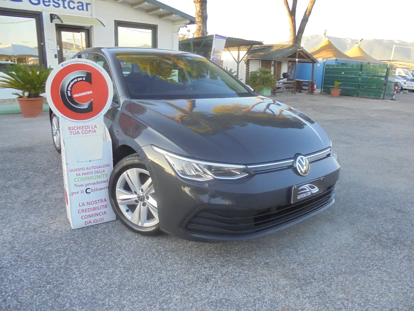 Volkswagen Golf Golf VIII 2020 1.0 etsi evo Life 110cv dsg Grijs - 1