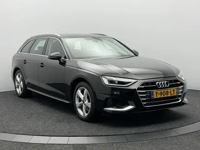 Audi A4 view 3
