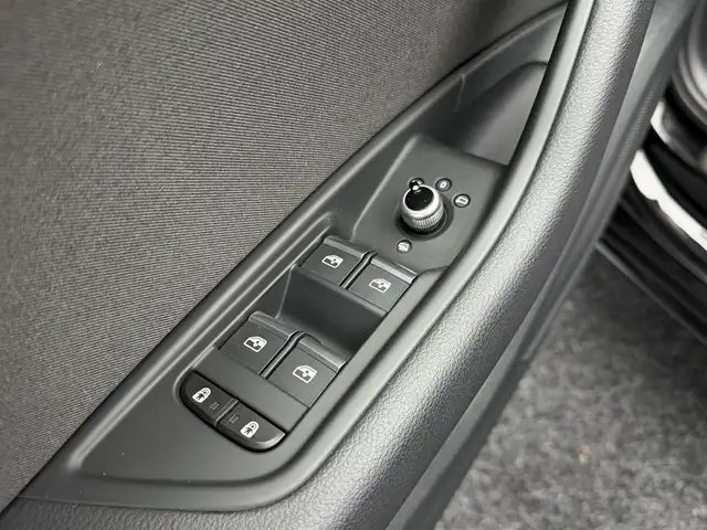 Audi A4 view 11