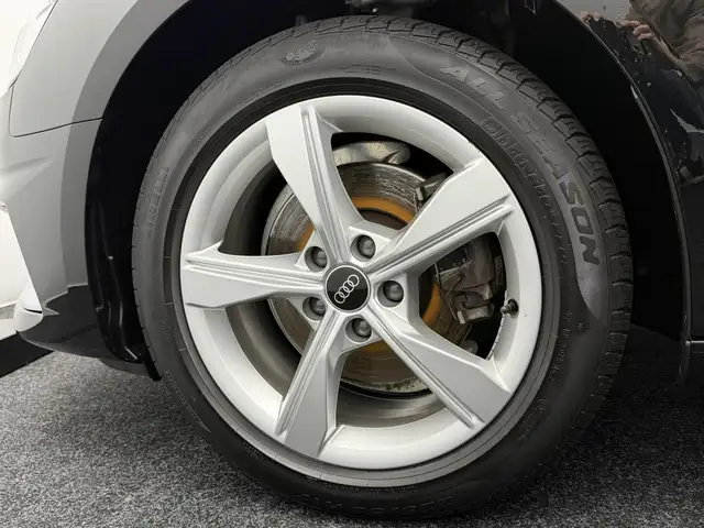 Audi A4 view 13