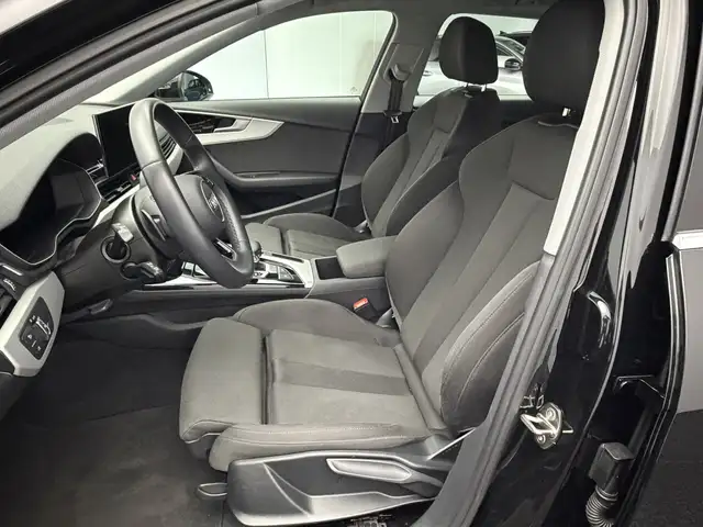 Audi A4 view 12