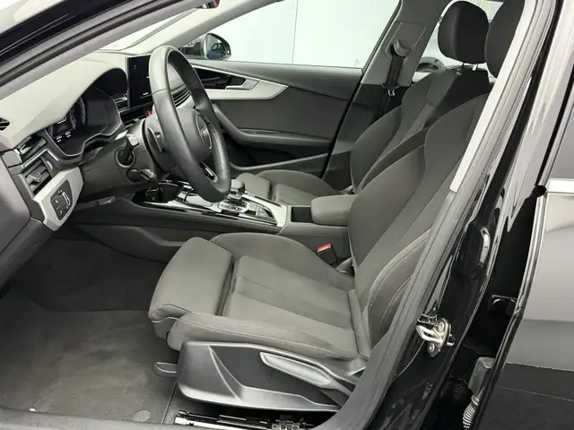 Audi A4 view 9