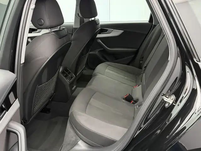 Audi A4 view 14