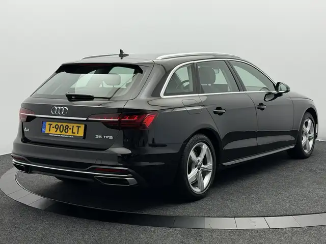 Audi A4 view 5