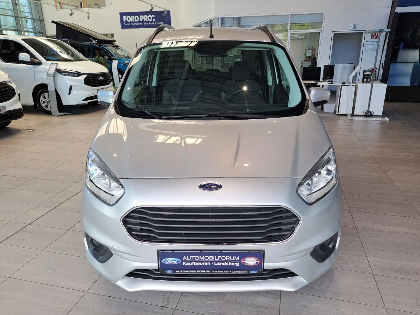 Ford Tourneo Courier 1.0 EB Titanium Navi RFK PDC Ezüst - 2