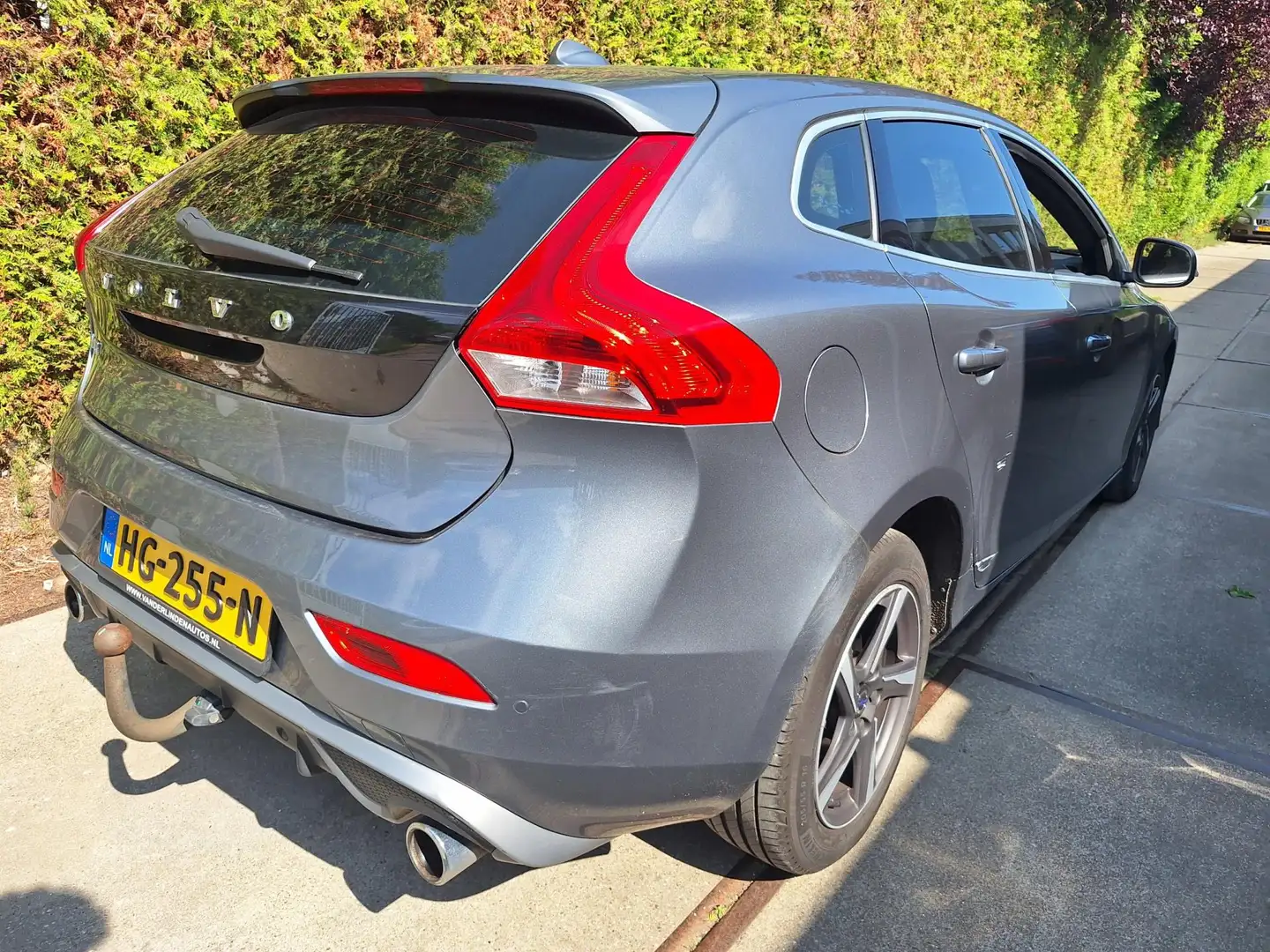 Volvo V40 2.0 D2 R-Design Business Grijs - 2