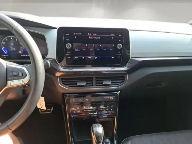 Volkswagen T-Cross view 9