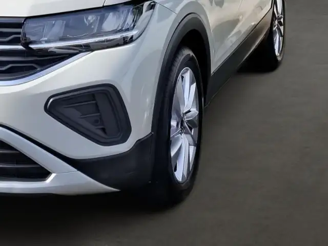 Volkswagen T-Cross view 6