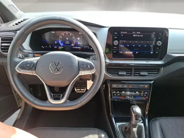 Volkswagen T-Cross view 10