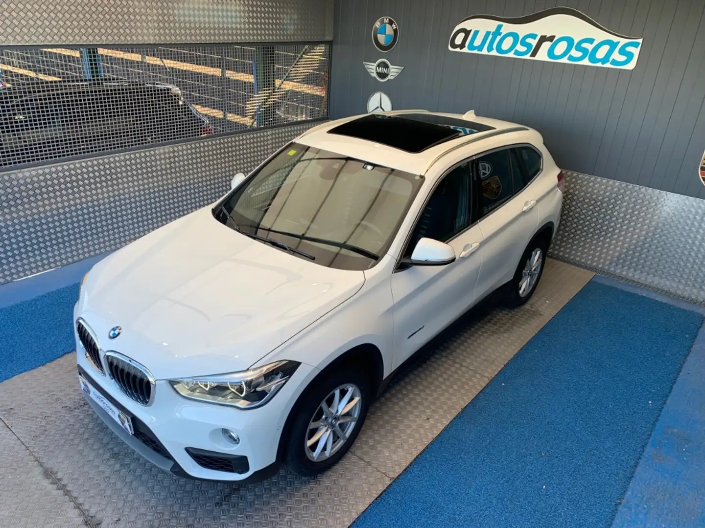 BMW X1 sDrive 18dA Business Blanco - 1