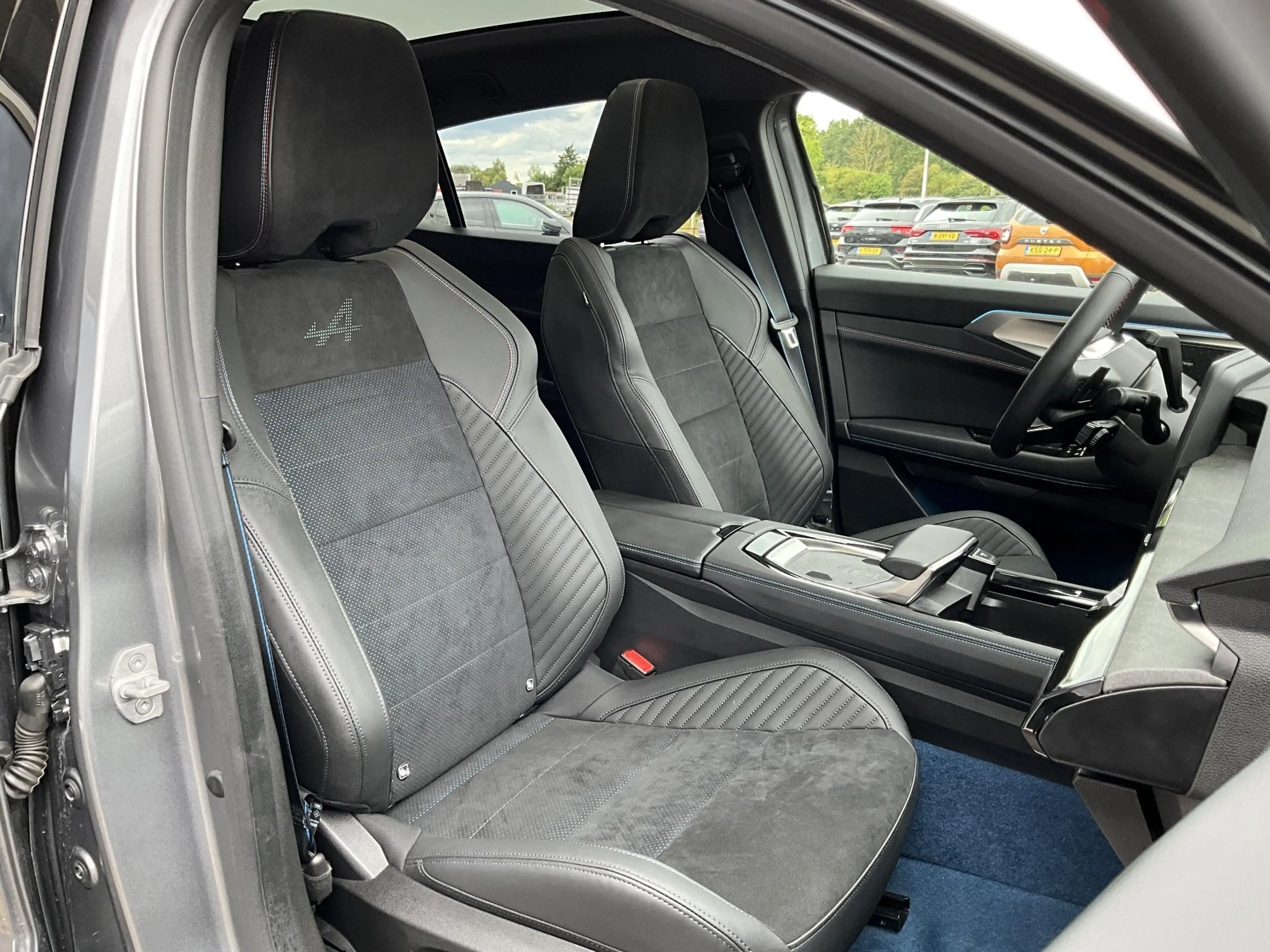 Renault Rafale 1.2 E-Tech 4x4 plug-in hybrid 300 esprit Alpine — photo 9