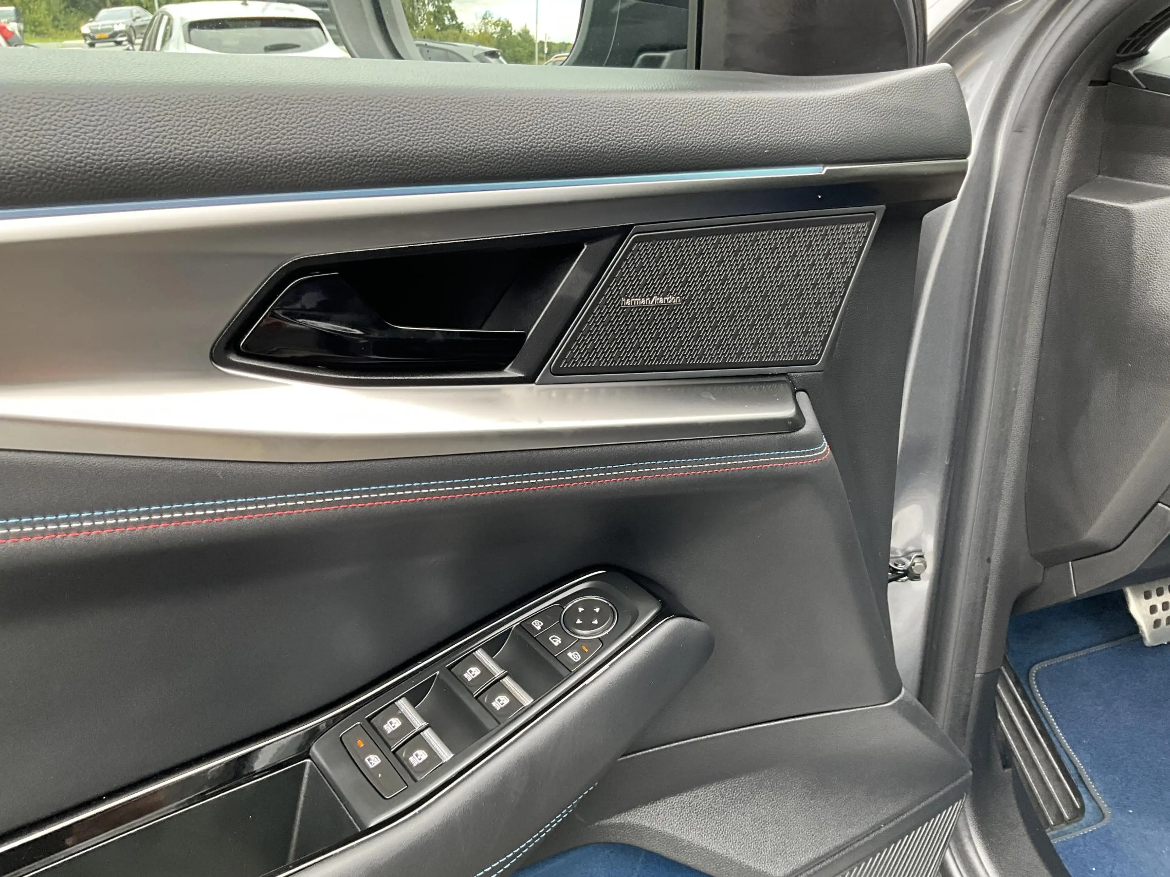 Renault Rafale 1.2 E-Tech 4x4 plug-in hybrid 300 esprit Alpine — photo 12