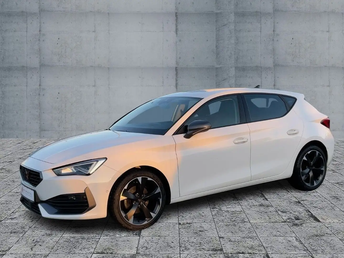 CUPRA Leon 1.5 TSI LED+ACC+PLA+2xPDC+NSW+DAB+BT+VC+18" Weiß - 2