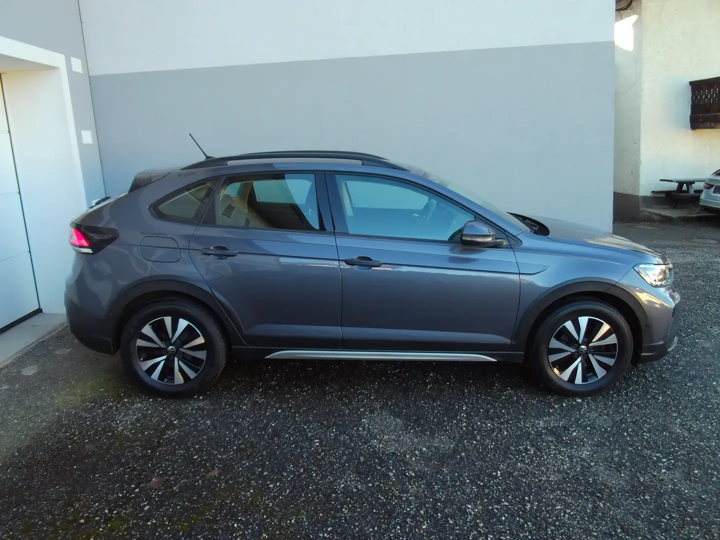 Volkswagen Taigo Life NAVI, SHZ, LED, TEL, ALU 16 ZOLL, DAB+ Grau - 2