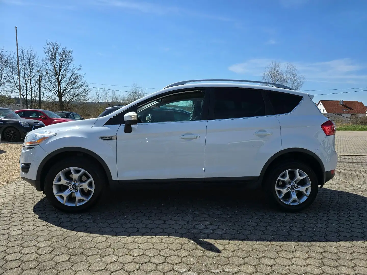 Ford Kuga Trend/ Glasdach/ SHZ/ Klima/ TÜV 4.26 Weiß - 2
