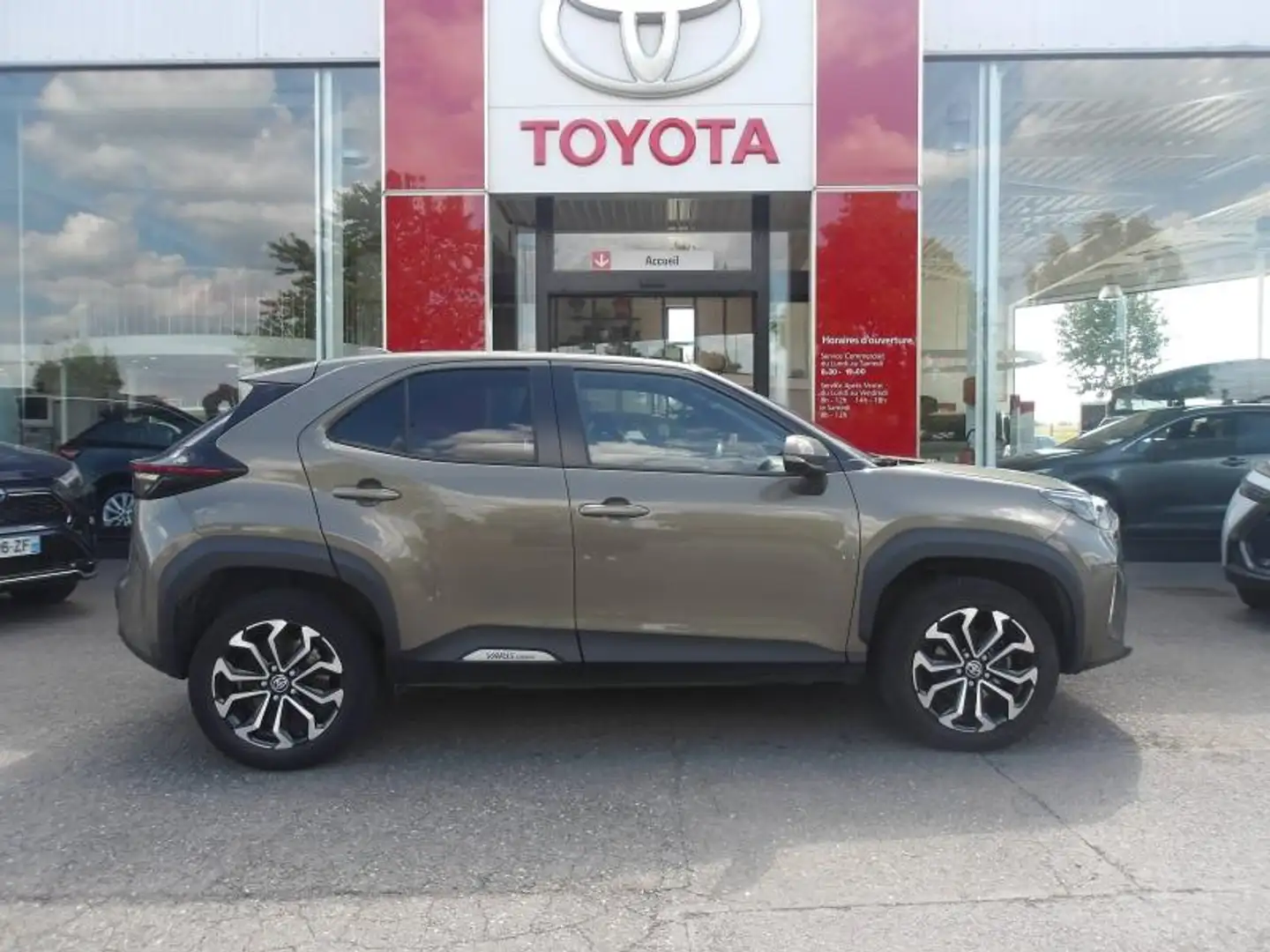 Toyota Yaris Cross 116h Design MY22 Bronze - 1