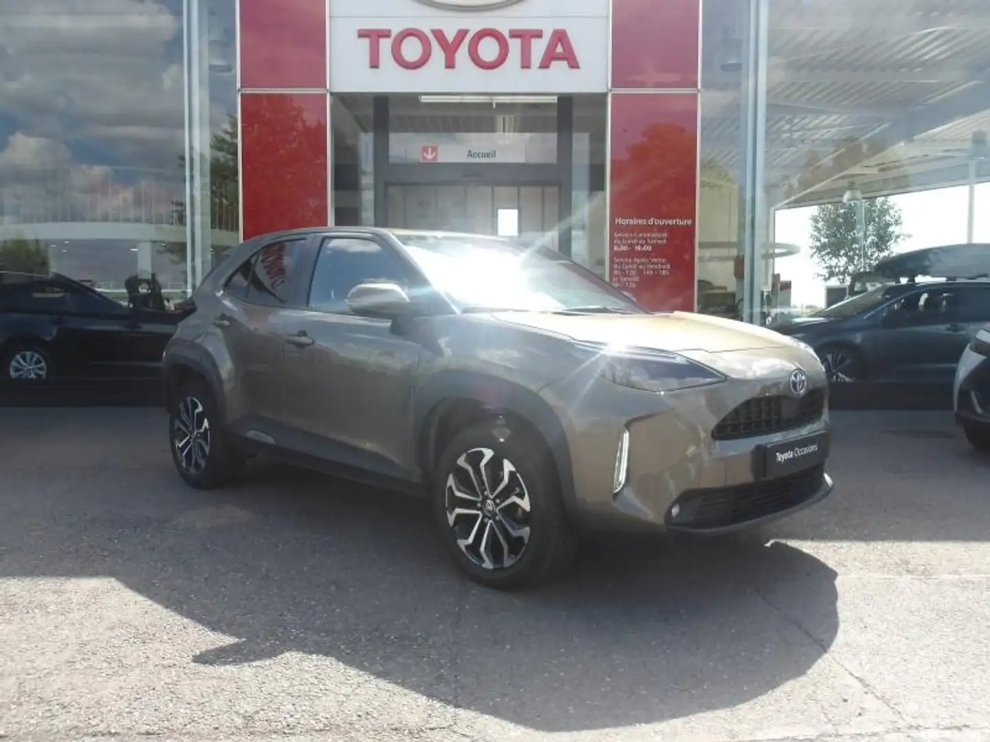 Toyota Yaris Cross 116h Design MY22 Bronze - 2