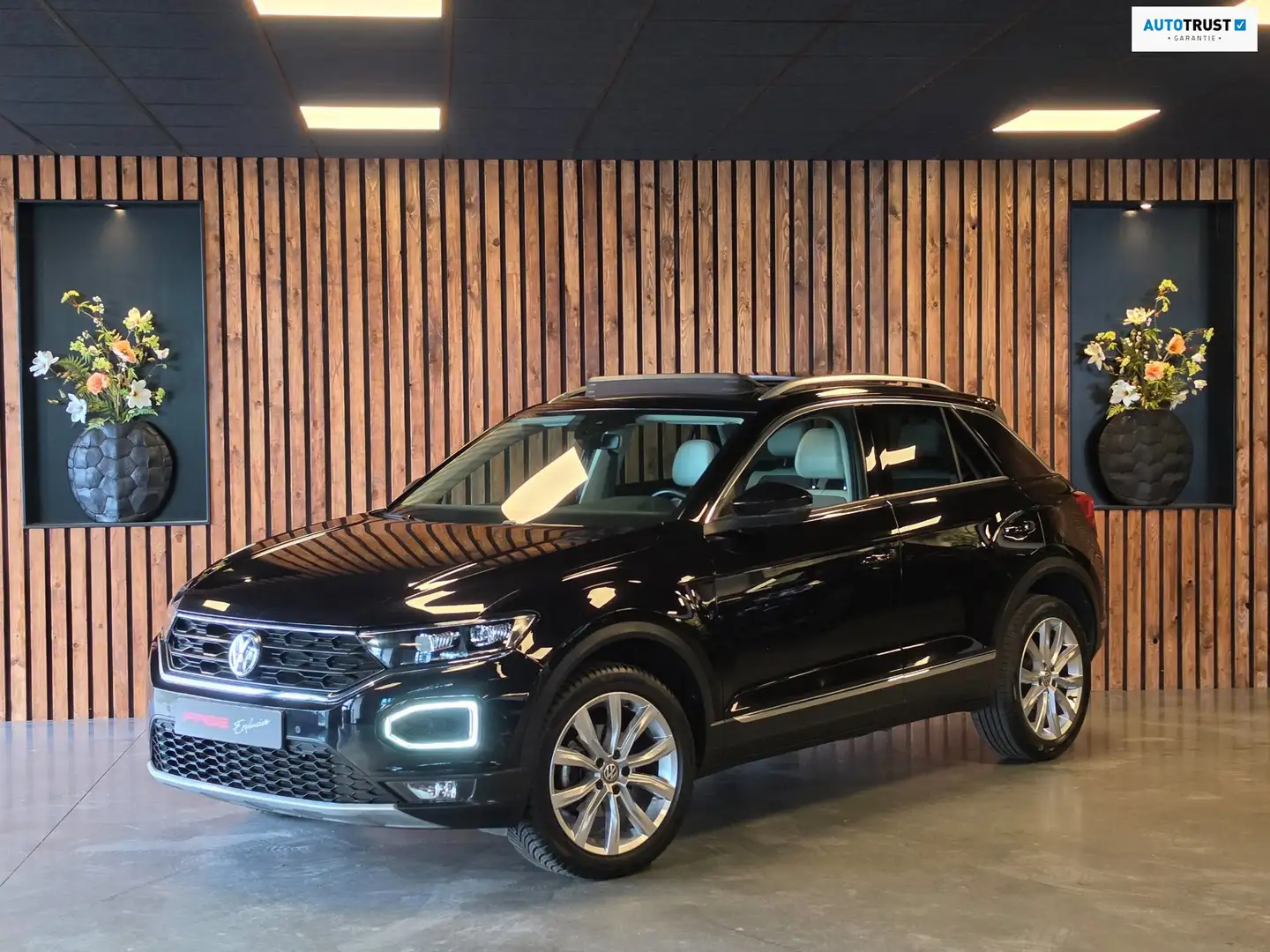 Volkswagen T-Roc 1.5 TSI Sport Business l Led l Pano l Virtual l DA Zwart - 1