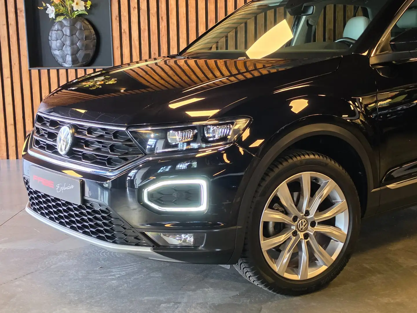 Volkswagen T-Roc 1.5 TSI Sport Business l Led l Pano l Virtual l DA Zwart - 2