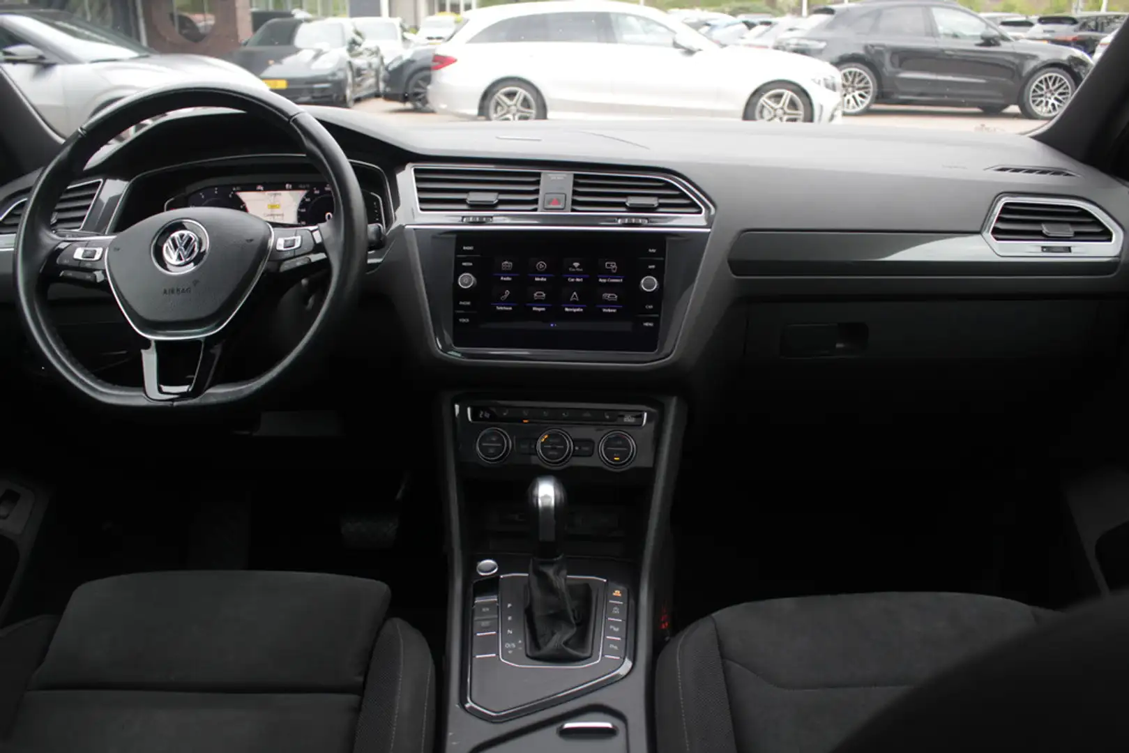 Volkswagen Tiguan Allspace 1.5 TSI Highline Business R-Line 7p. / Panoramadak Grijs - 2
