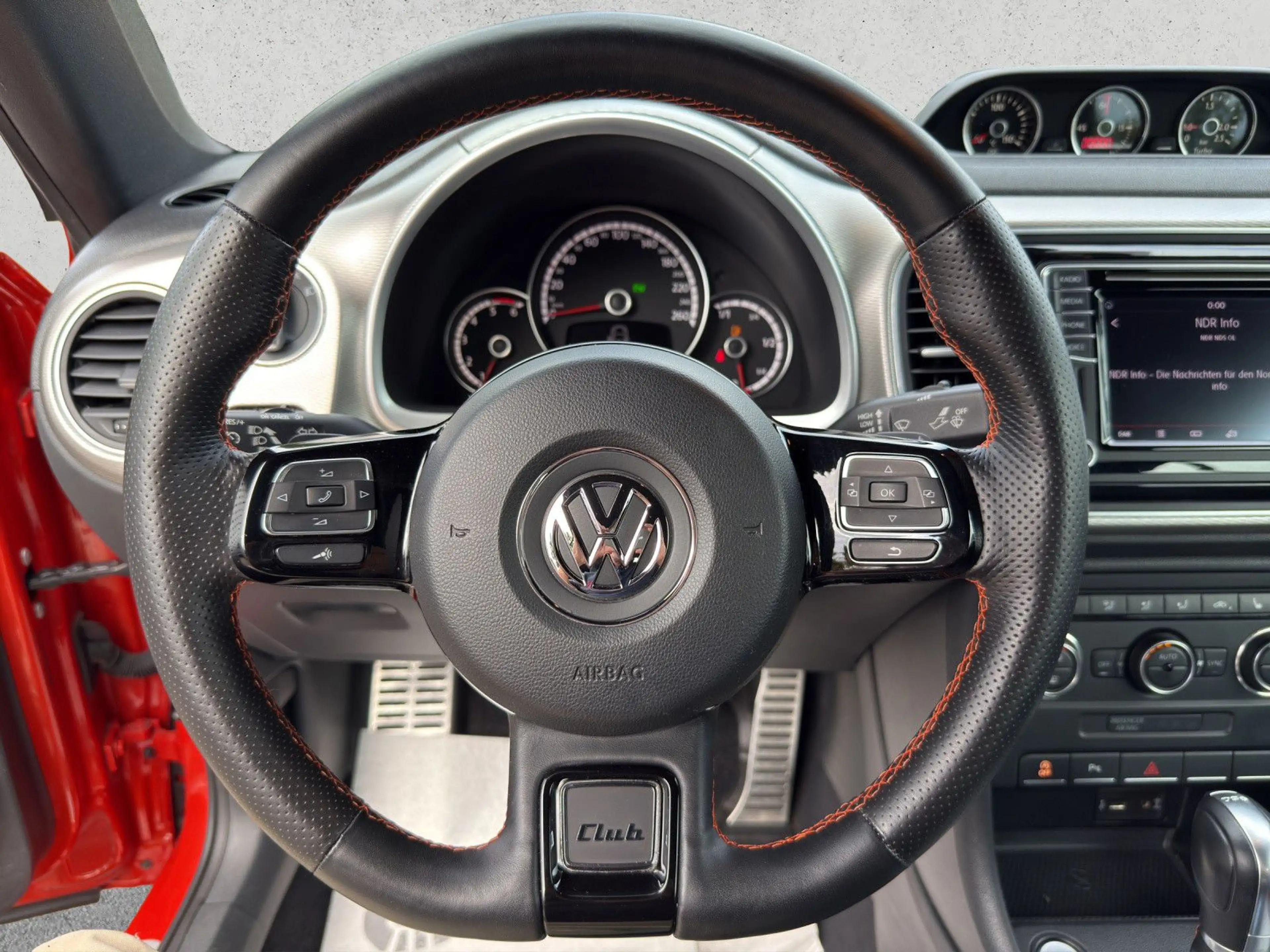 Volkswagen Beetle Cabriolet Club BMT+DSG+XENON+LEDER+KAMERA — photo 15