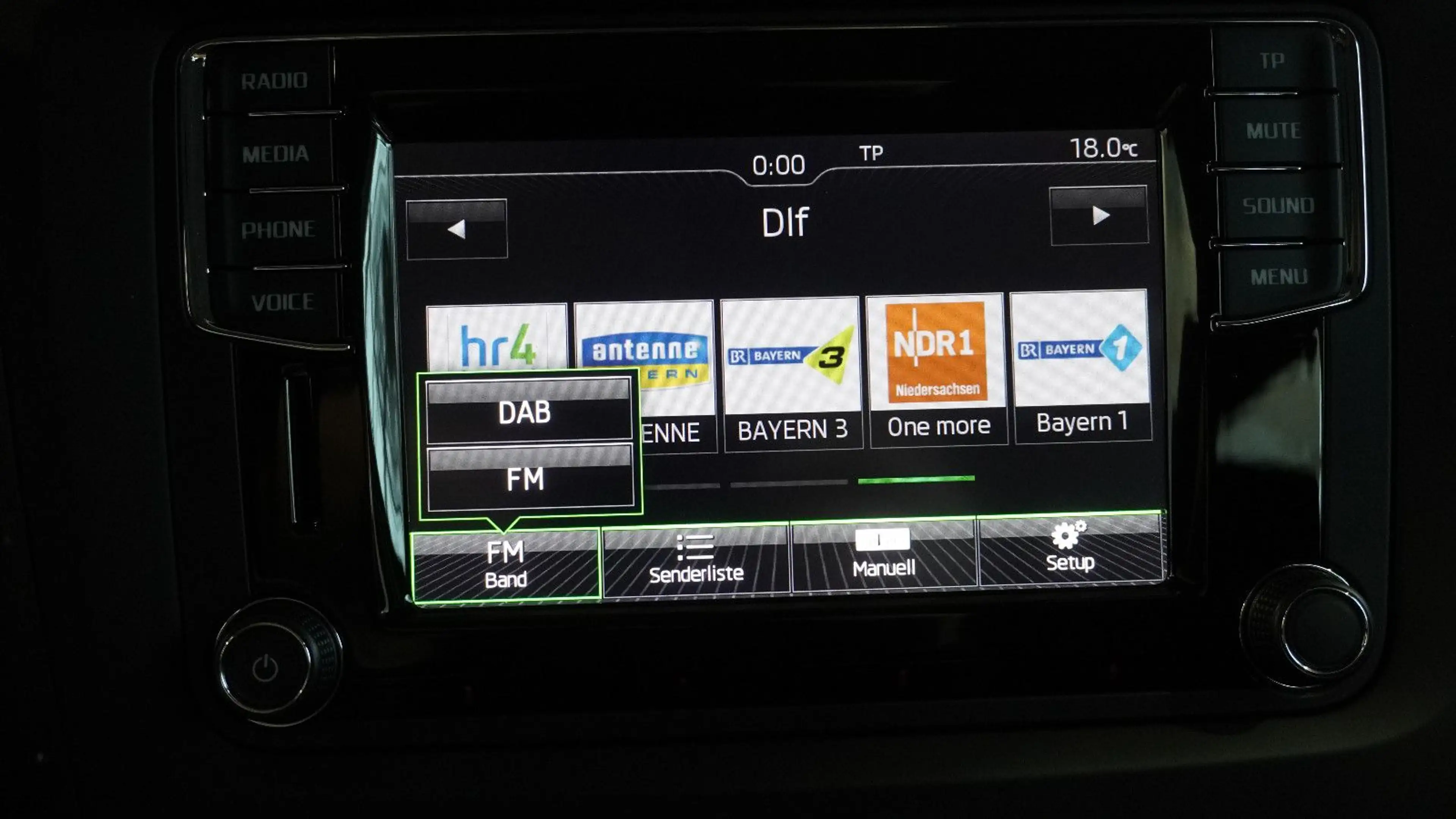 Skoda Yeti Style 4x4*AHK*BI-XENON*DAB* — photo 14