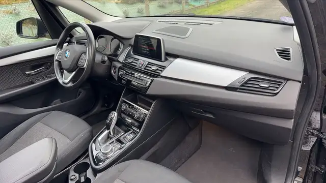 BMW 2 Series view 10
