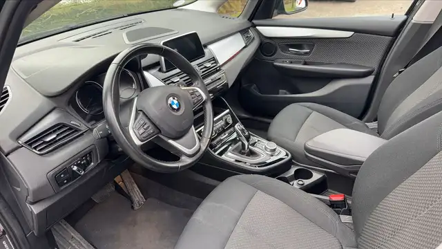 BMW 2 Series view 8