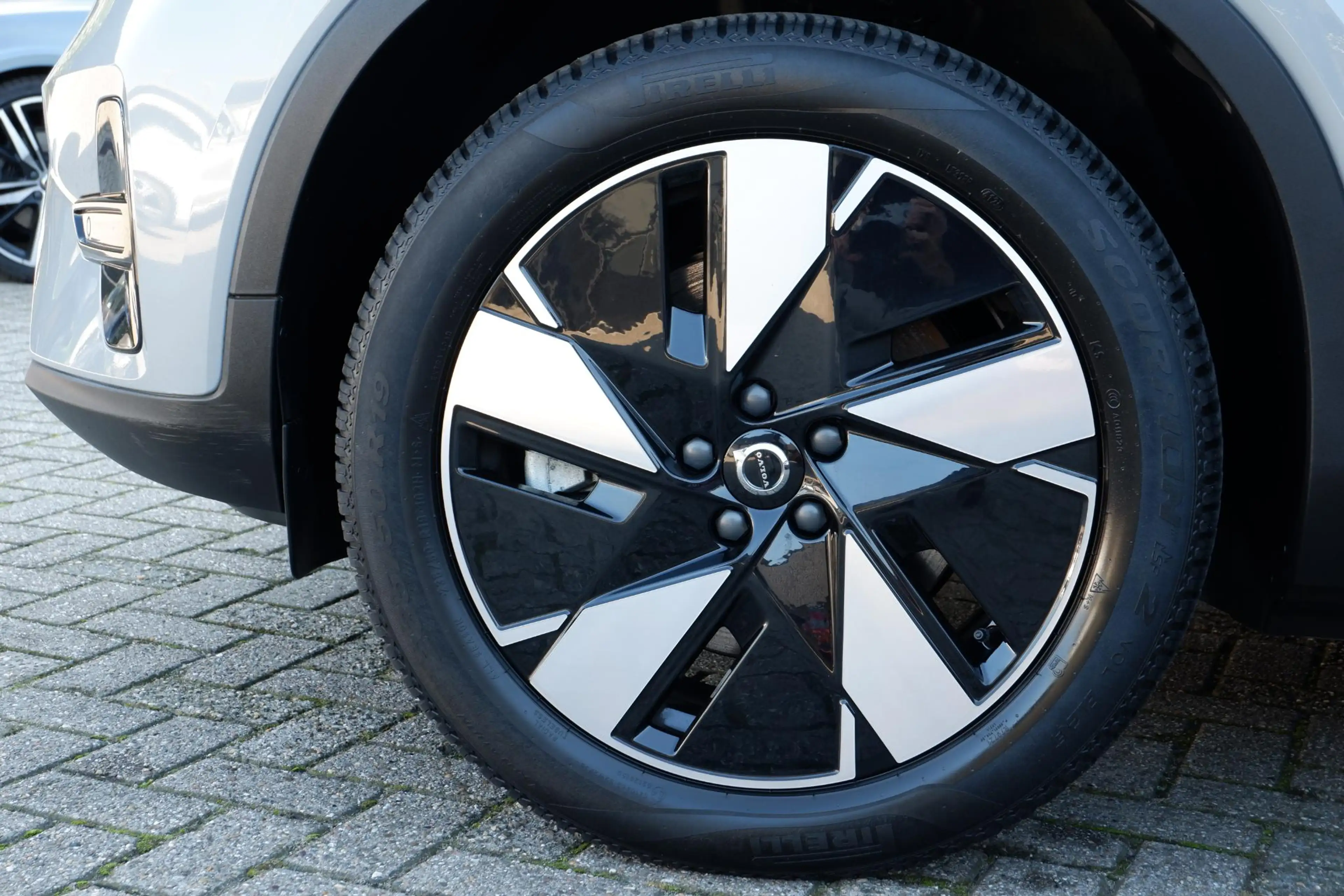 Volvo EX40 Single Motor Extended Range Plus 82 kWh | Trekhaak — photo 8