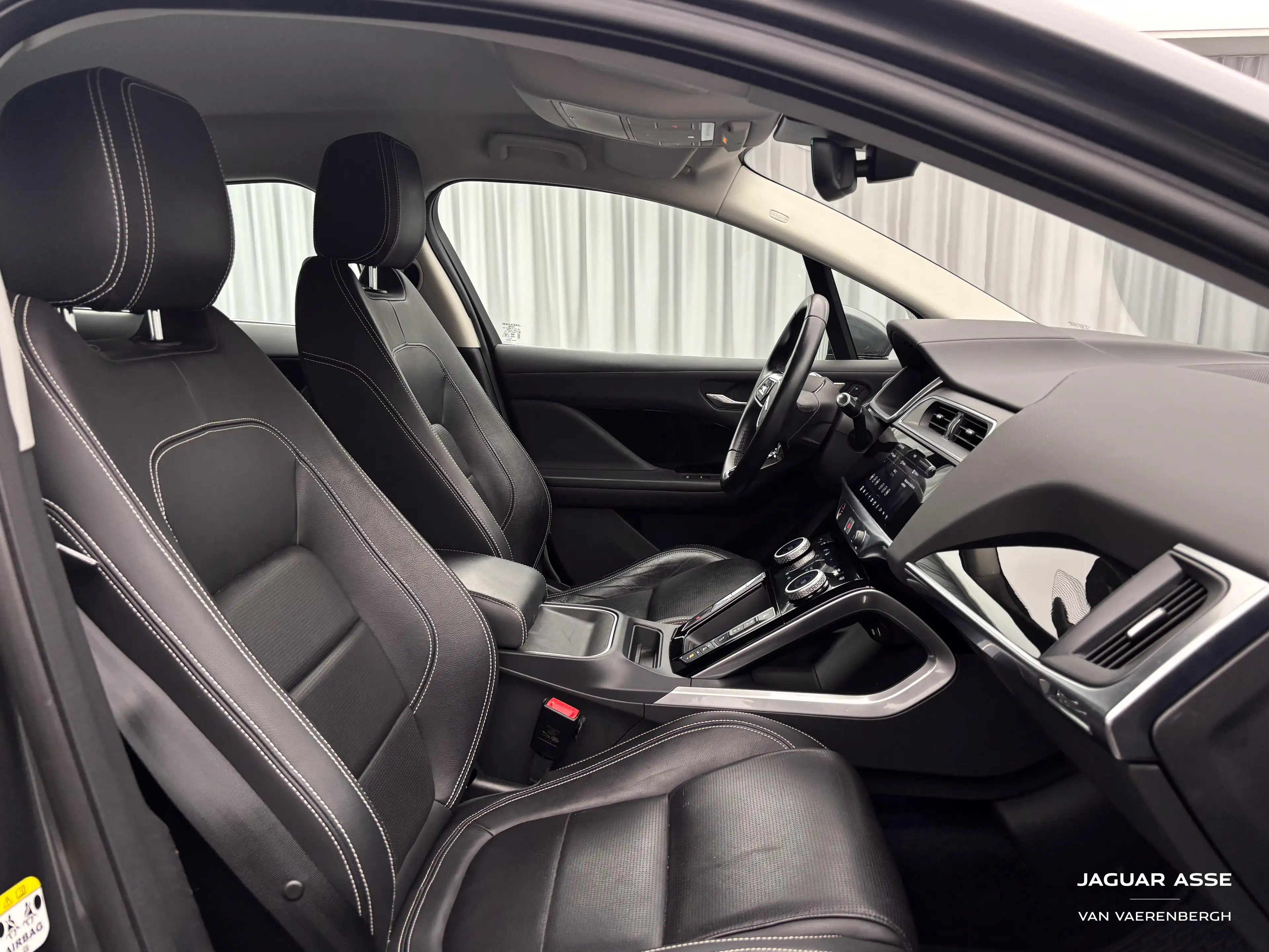 Jaguar I-Pace EV400 S AWD Aut. — photo 4