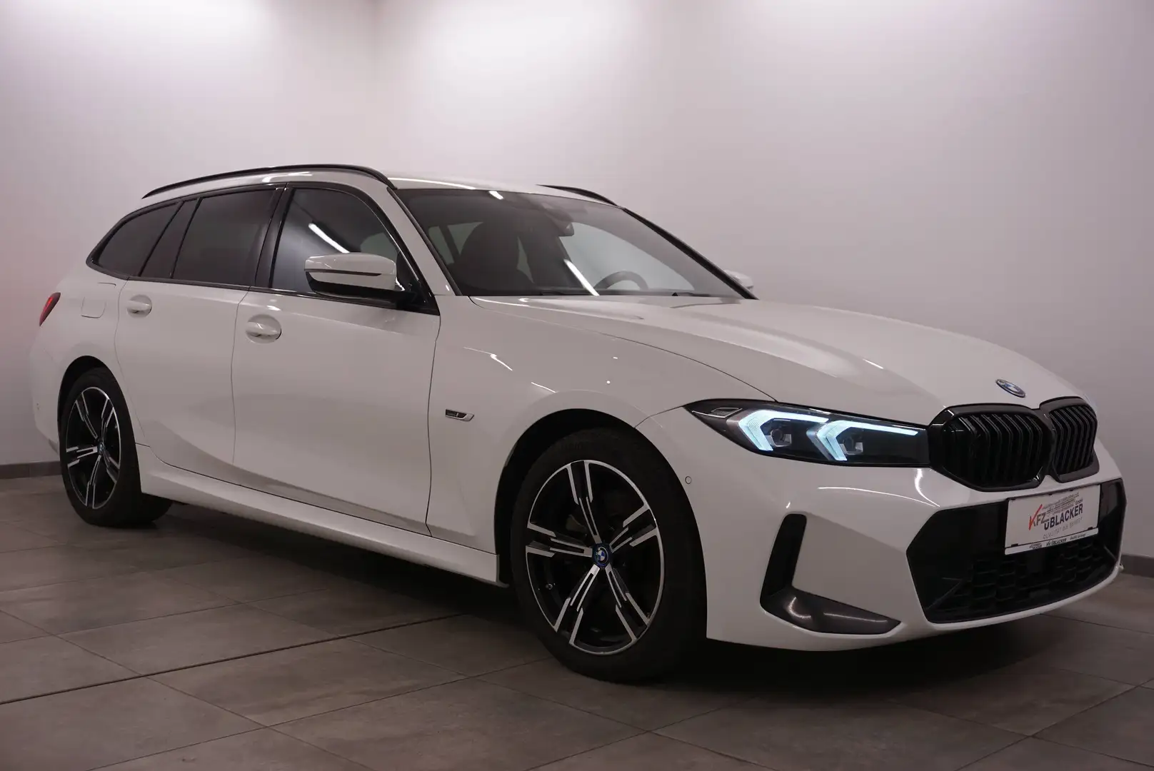 BMW 330 e M Sport // Abstandstempomat // Weiß - 1