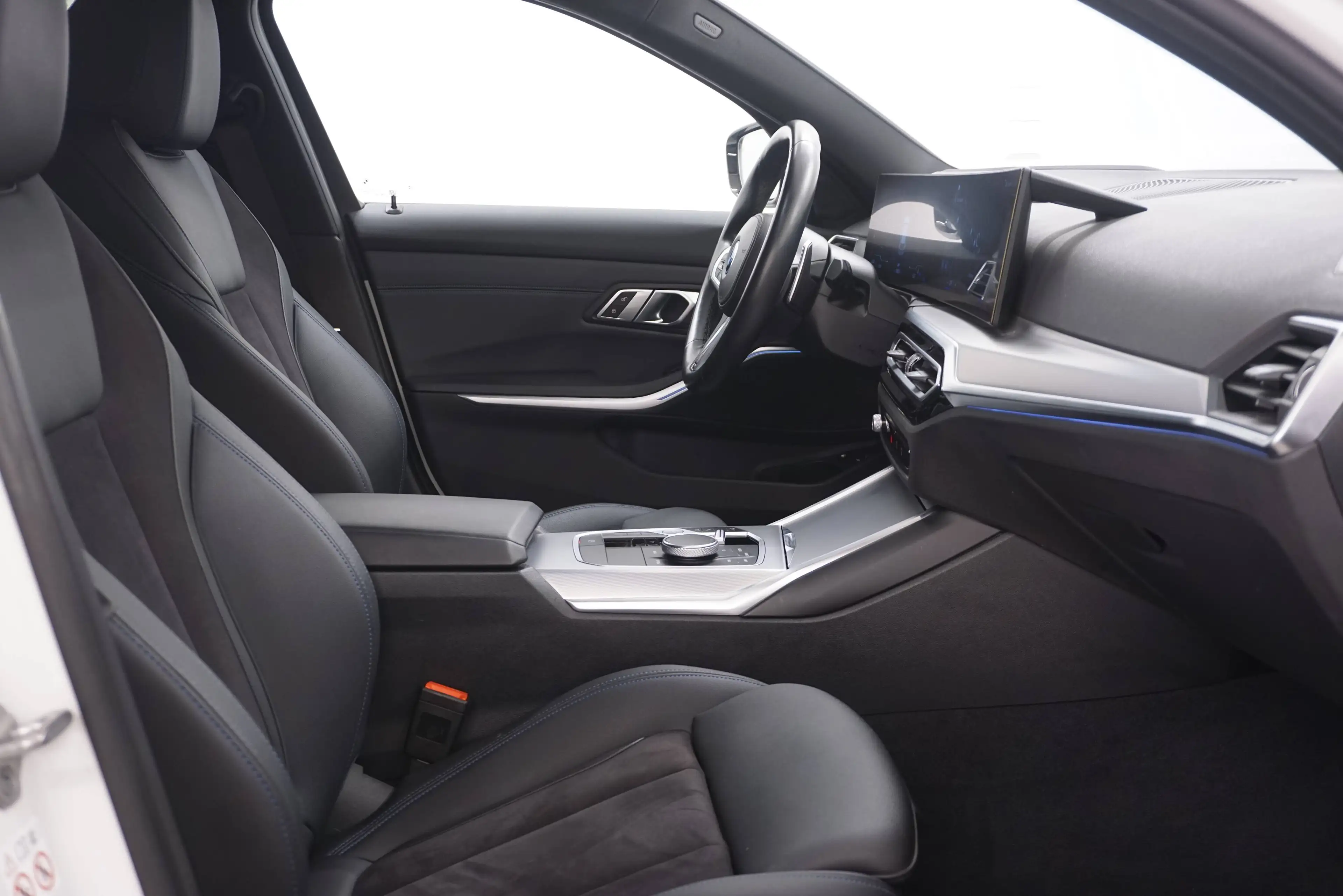 BMW 330 e M Sport // Abstandstempomat // — photo 21