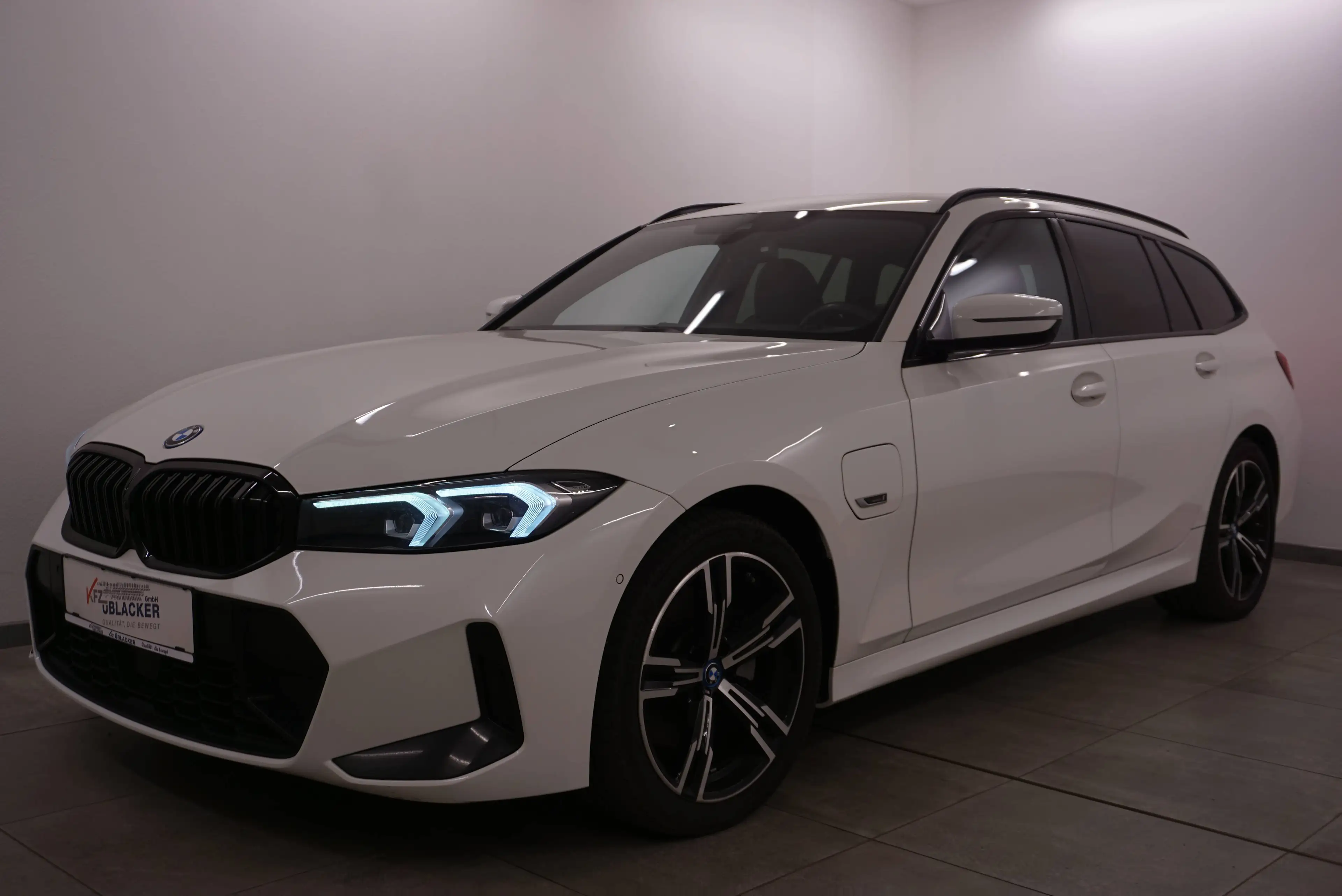 BMW 330 e M Sport // Abstandstempomat // — photo 3