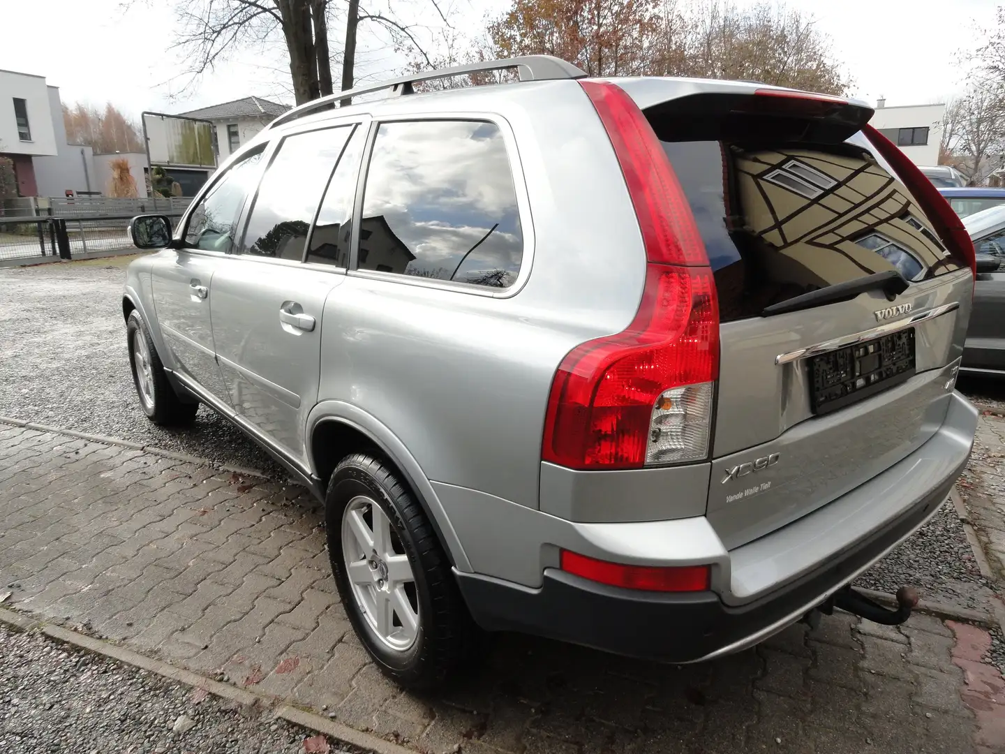 Volvo XC90 D5 Momentum Automatik+7 Sitze+Leder+Navi Gris - 2