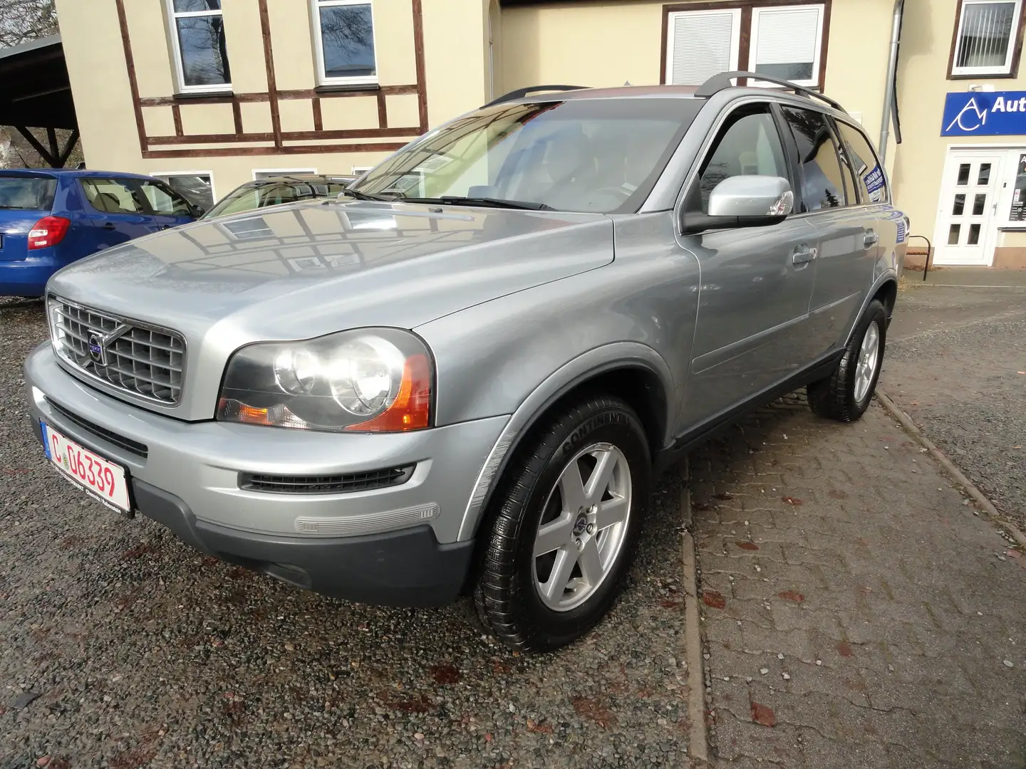 Volvo XC90 D5 Momentum Automatik+7 Sitze+Leder+Navi Gris - 1