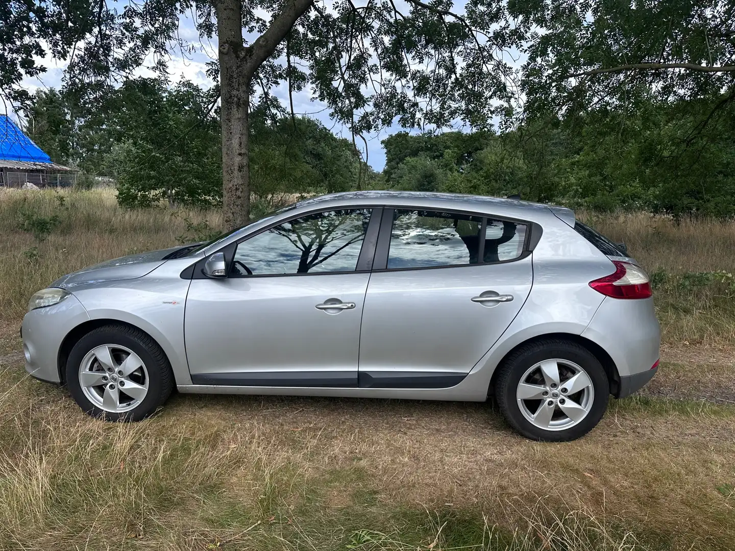 Renault Megane 1.6 Celsium apk t/m 25-04-2026 Сірий - 2