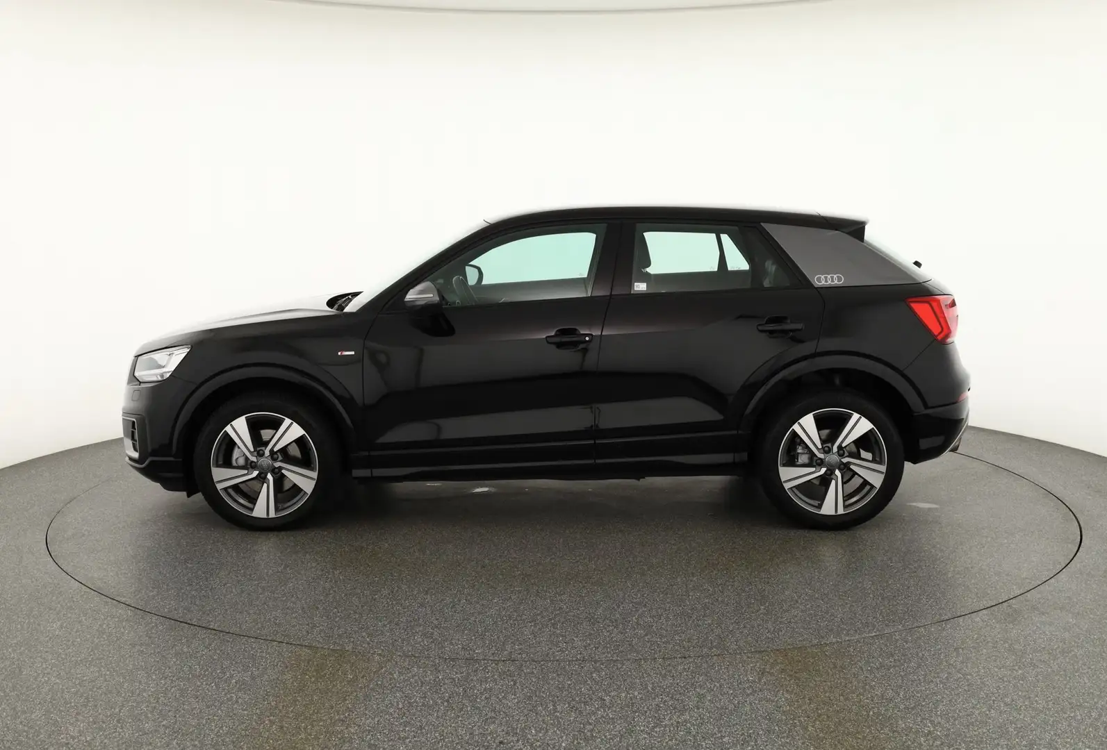 Audi Q2 2.0 TFSI Quattro S-Line LED Teilleder AHK PDC Zwart - 2