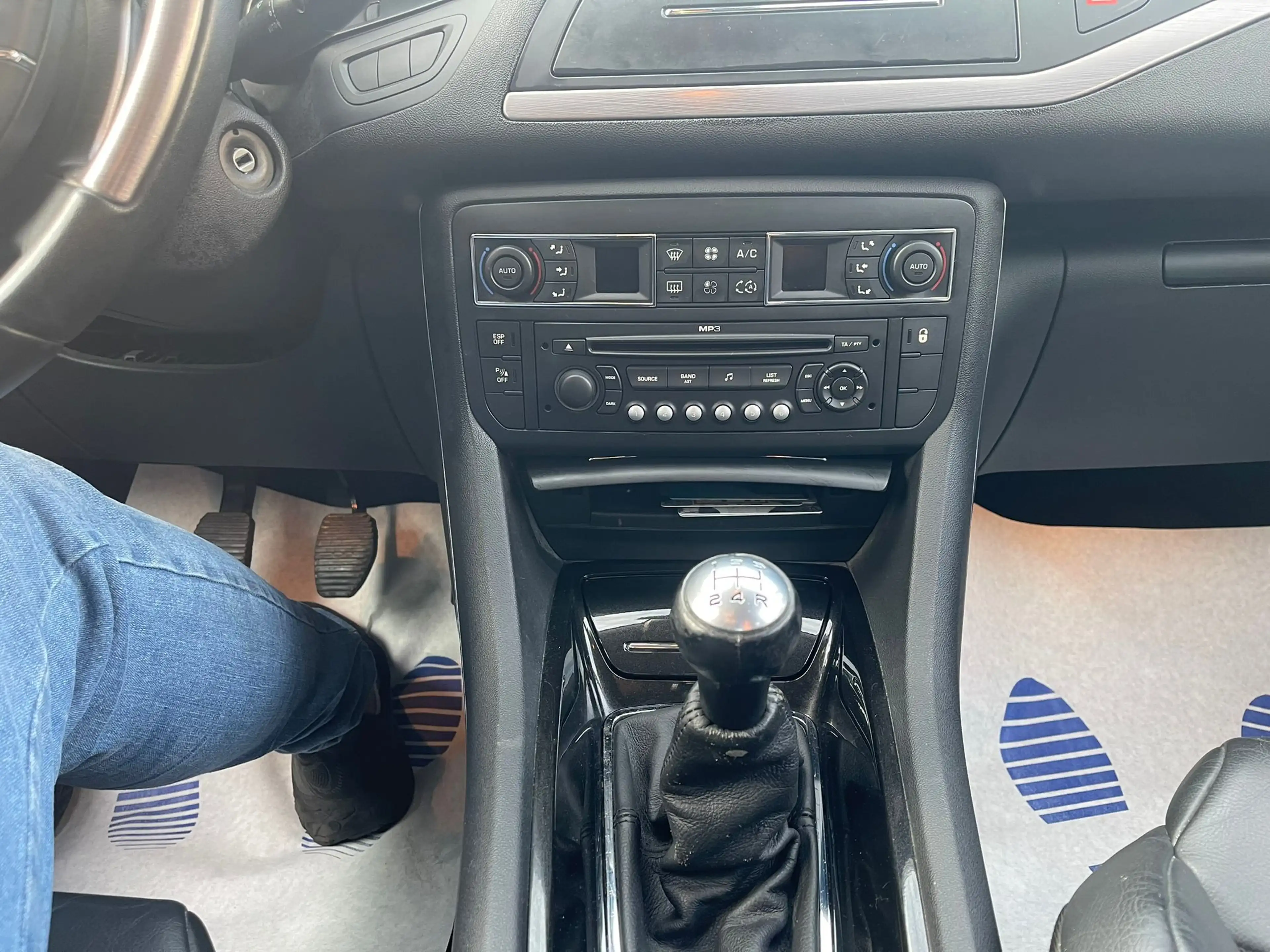 Citroen C5 2.0i Exclusive — photo 14