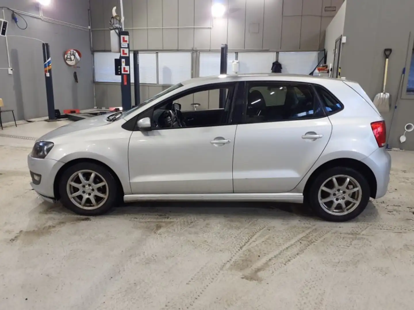 Volkswagen Polo 1.2 70 Confortline - 2