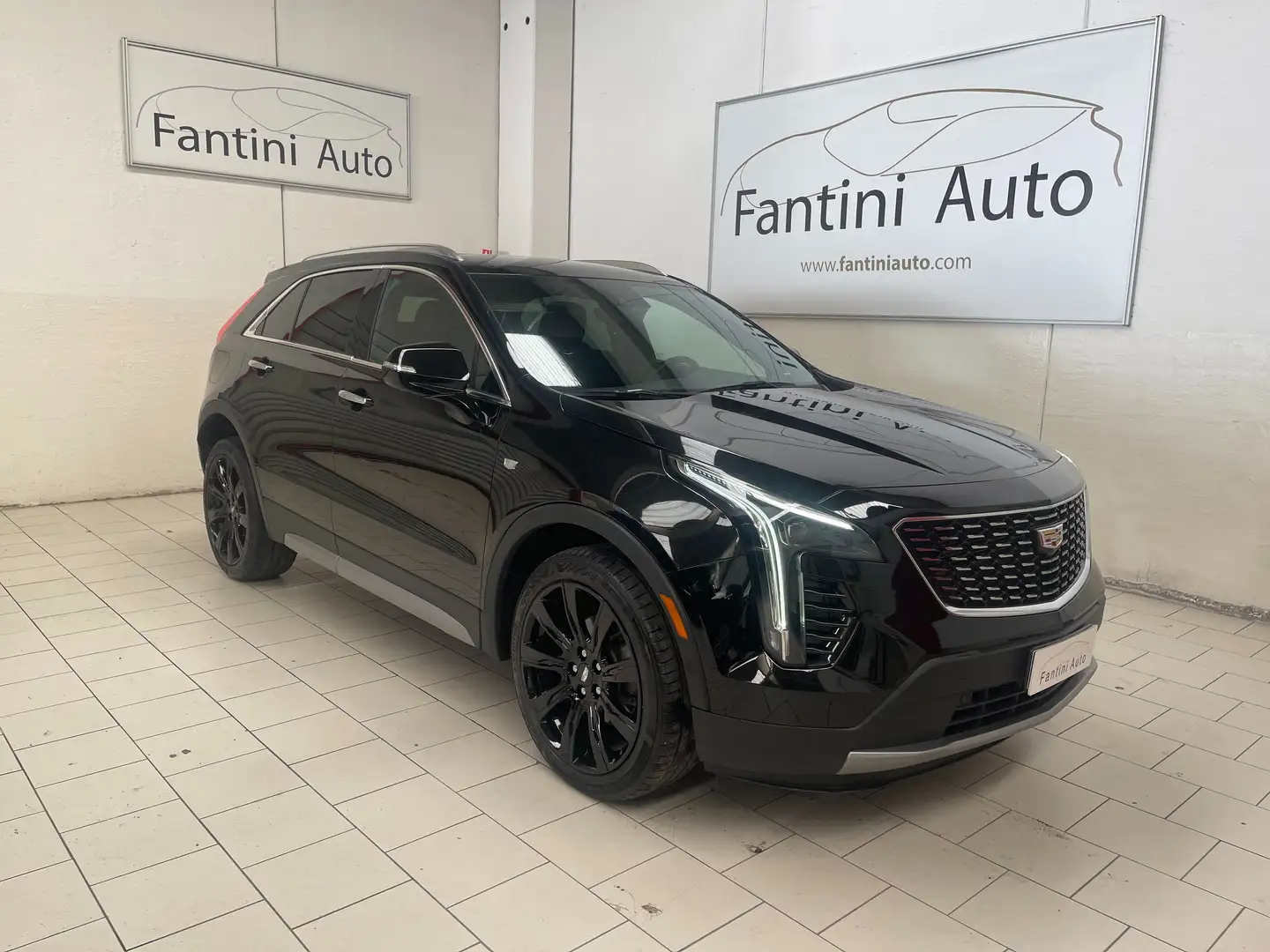 Cadillac XT4 Premium Black 2.0d awd c.auto - LEGGI SOTTO Schwarz - 1