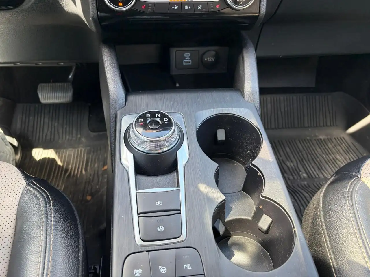 Ford Escape снимка Ford Escape