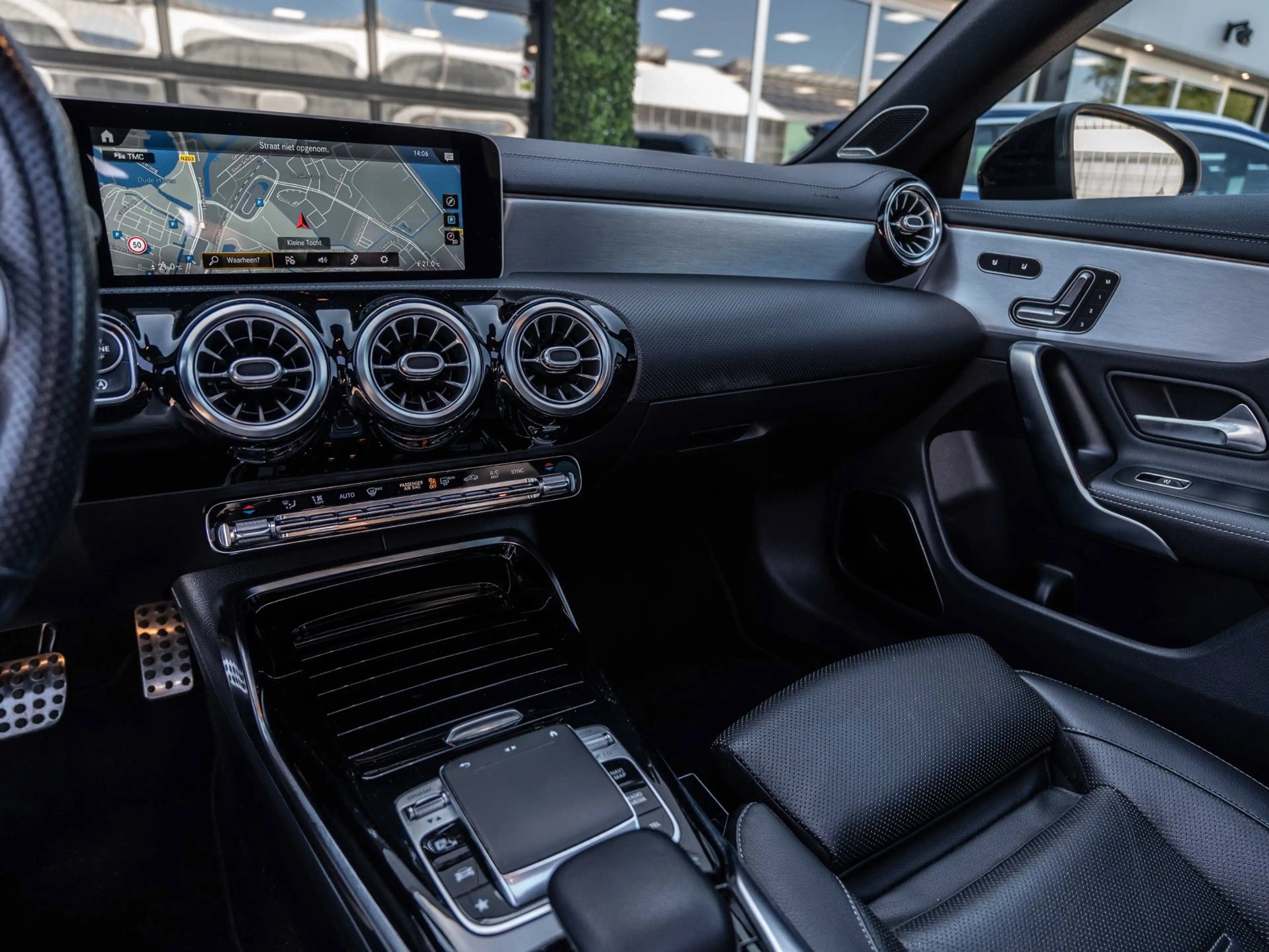 Mercedes-Benz CLA 35 AMG Shooting Brake 4MATIC Premium Plus | Pano | Burmei — photo 2