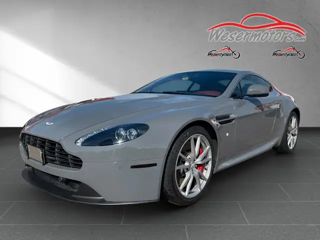 Aston Martin V8