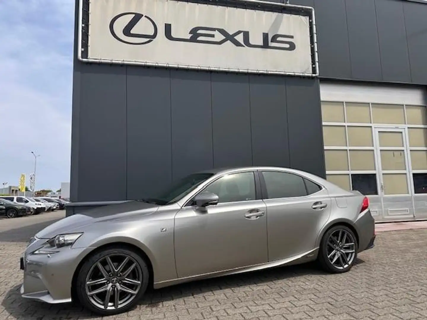Lexus IS 300 300h F Sport Line, Mark Levinson, Dealer onderhoud Grijs - 2