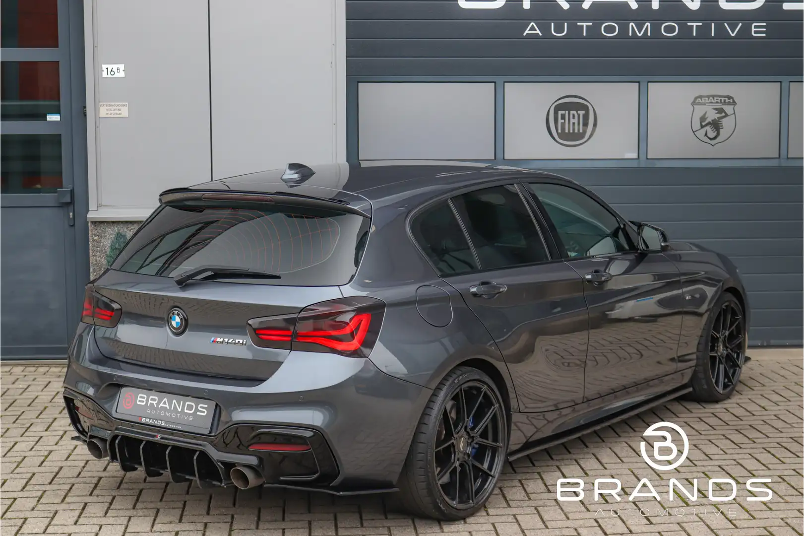 BMW 140 1-serie M140i High Executive 340PK Maxton Milltek Grijs - 2