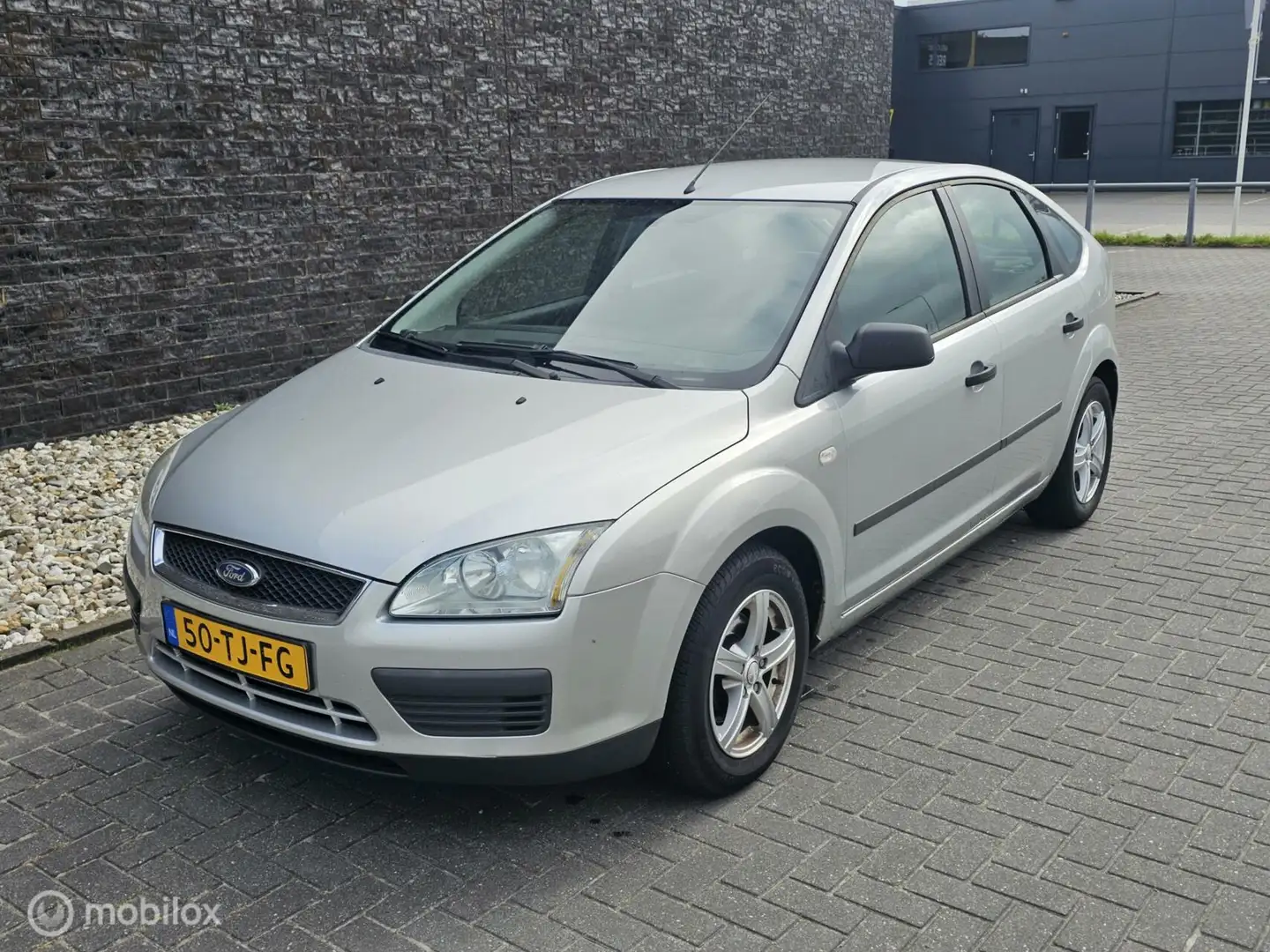 Ford Focus 1.4-16V Ambiente Airco - Trekhaak Grijs - 1