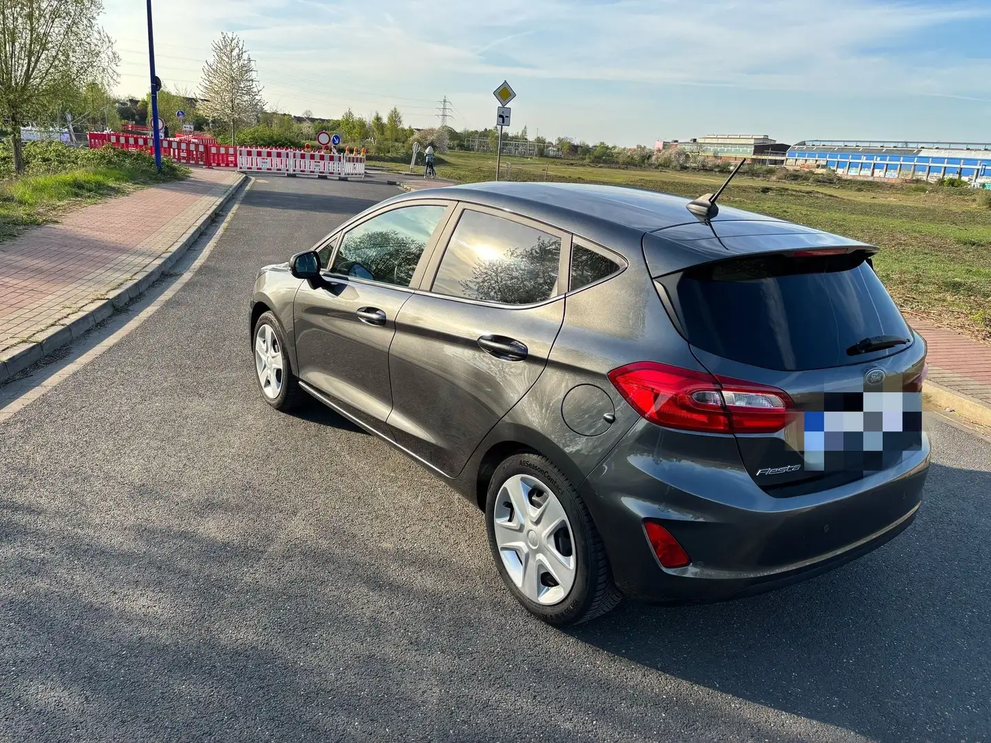 Ford Fiesta 1.1 S&S COOL&CONNECT Grau - 1